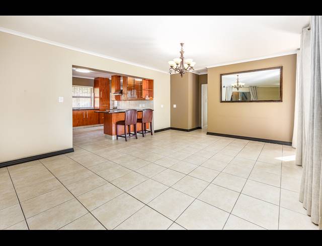 7 BEDROOM FREEHOLD FOR SALE IN EVERSDAL HEIGHTS